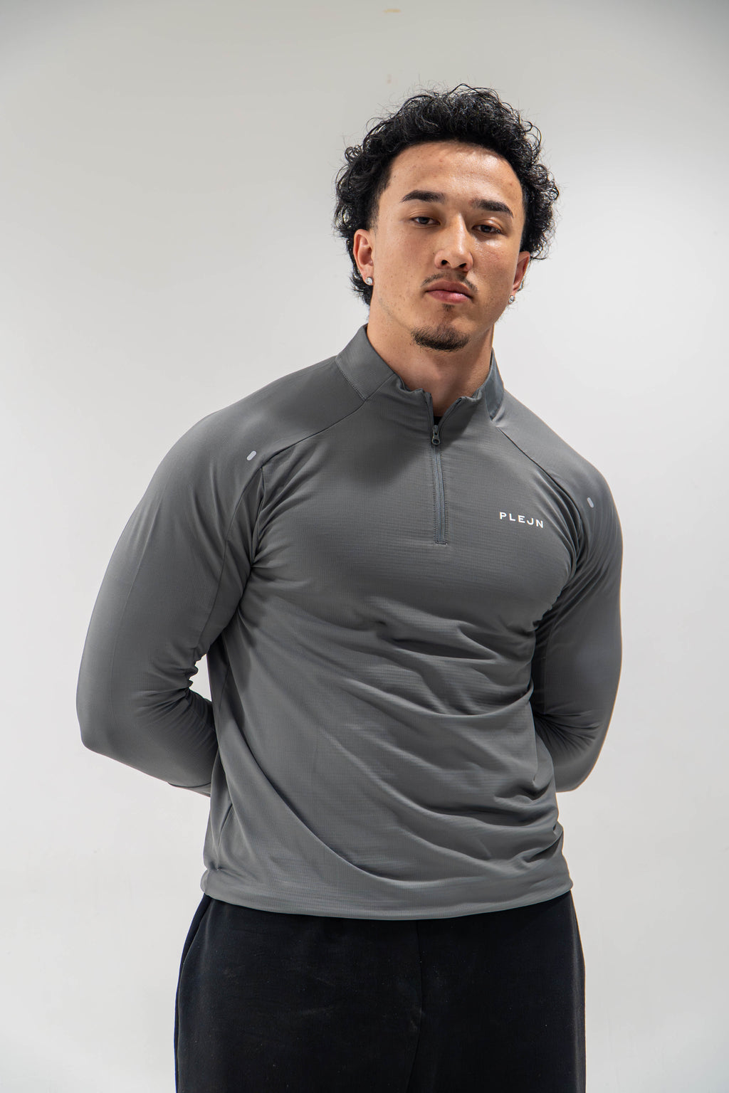 The PLEJN Quarter Zip